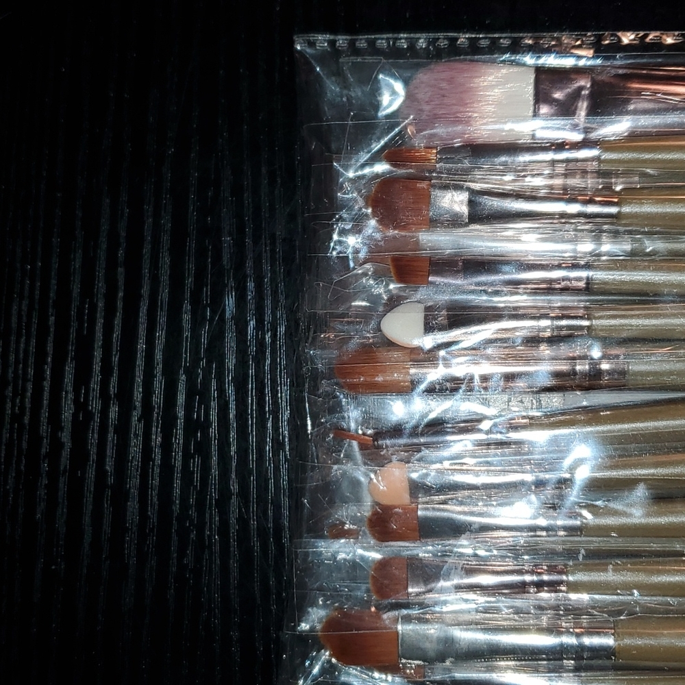 20 PIECE Cosmetic Makeup Brushes Set. NWOT - Picture 3 of 4